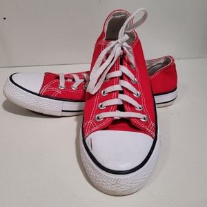 Red low top converse